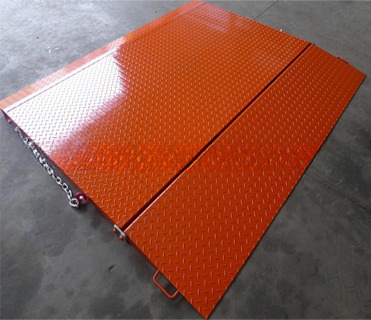 Dock Truck Warehouse Dock Mobile Forklift Container Loading Ramp 6 Ton 8 Ton and 12 Ton Onlinesupport Aftersales Service Provided