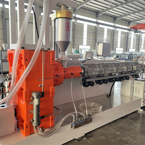 Single Screw Plastic Pipe Extrusion Line 132KW 1 Year Warranty
