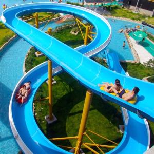 Customizable Color Design Spiral Water Slide For Unique Water Park Attraction