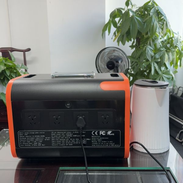 2200W Emergency Power Reserve 3000W 4000W 5000W Portable Energy Storage Power Station