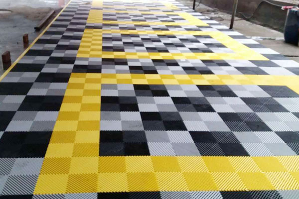 Polymer corrosion resistant grid plate