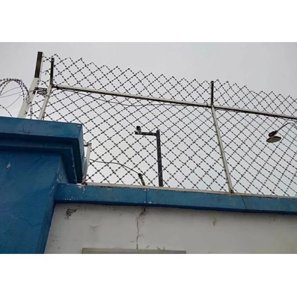 75*150mm Powder Coated BTO 22 Razor Wire Fence