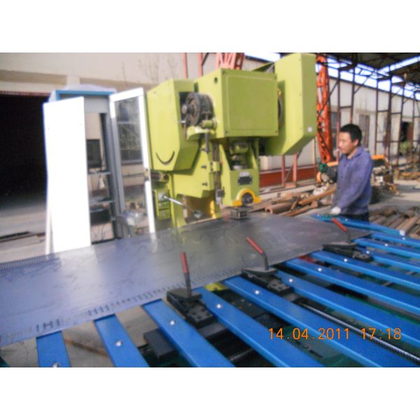 Perforated Metal Mesh Fence Making Machine / Hole Pounching Mesh Machine