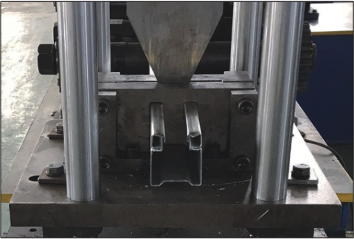 Guide Rail Shutter Door Roll Forming Machine 15m/min 5.5KW