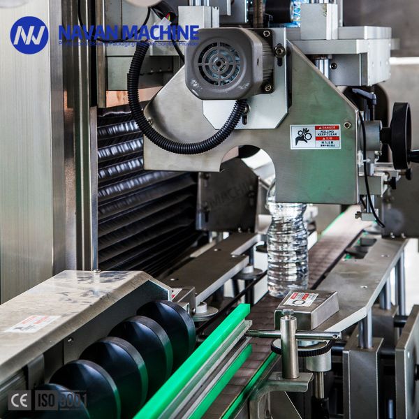 PVC Heat Shrink Sleeve Labeling Machine For Beverage Bottle With Shrink Tunnel