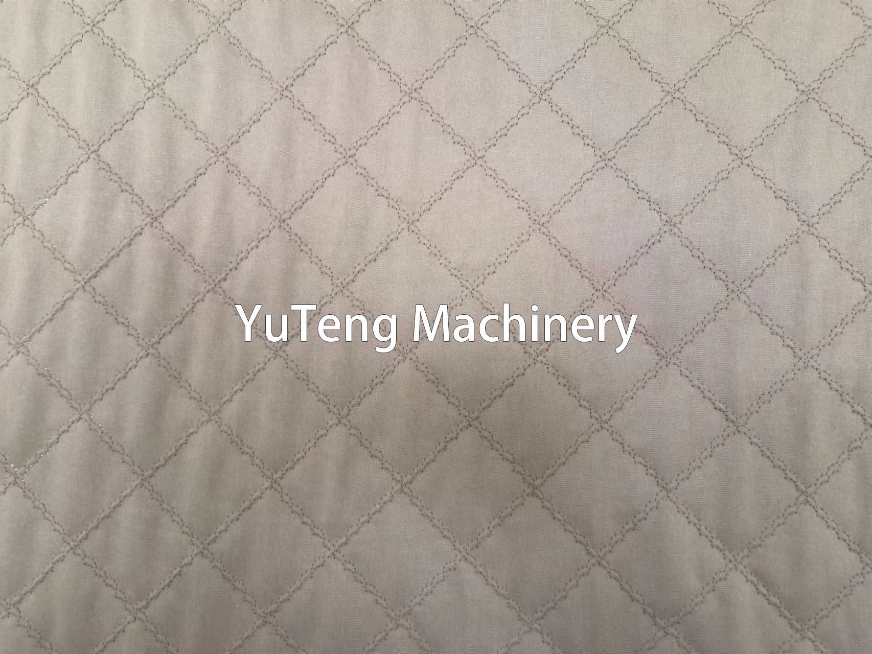 Yuteng Computerized Multi-Needle Flying Shuttle Quilting Machine for Quick Production