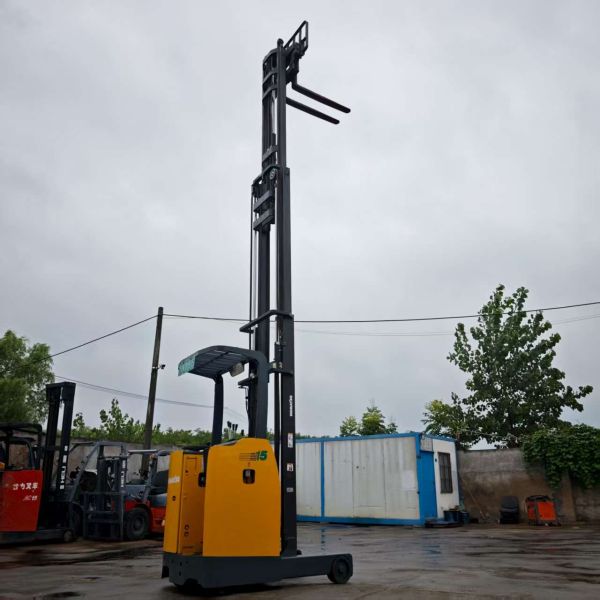 Used Ready-to-Work Komatsu Electric Reach Stacker- 6.5M Lifting Height 1.5 Ton Capacity for Smooth Logistics Center Operations