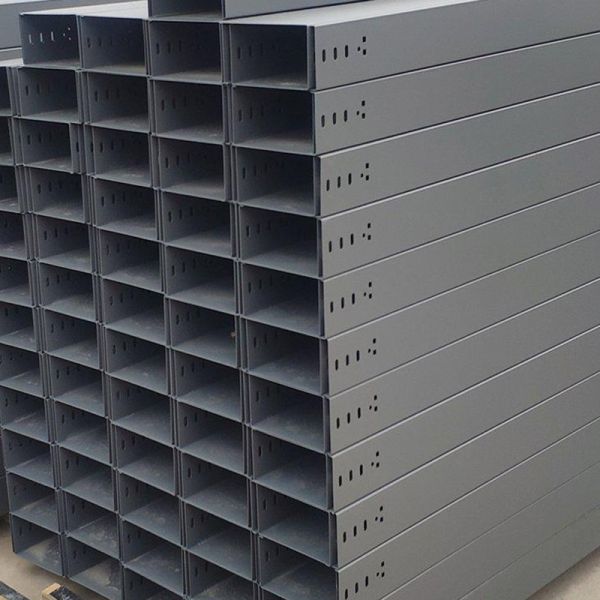 Solid Bottom Cable Tray 100mm Width With Galvanized Construction And Fire Resistance