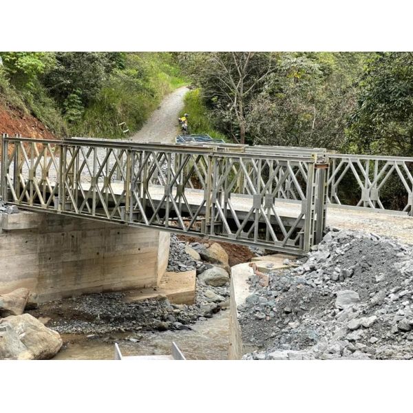 Prefabricated Steel Truss Pedestrian Bridge Carriageway Width 4.2m/7.35m