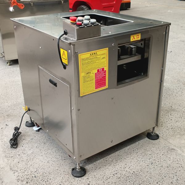 Fully automatic fish killing machine automatic descaling and belly opening integrated machine