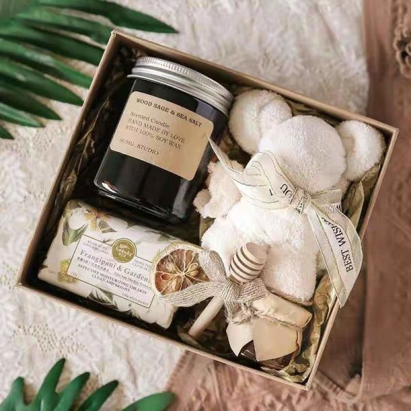 Rigid Cardboard Gift Packaging Box Square Hollowed Diamond Frosted Hand Candy Box