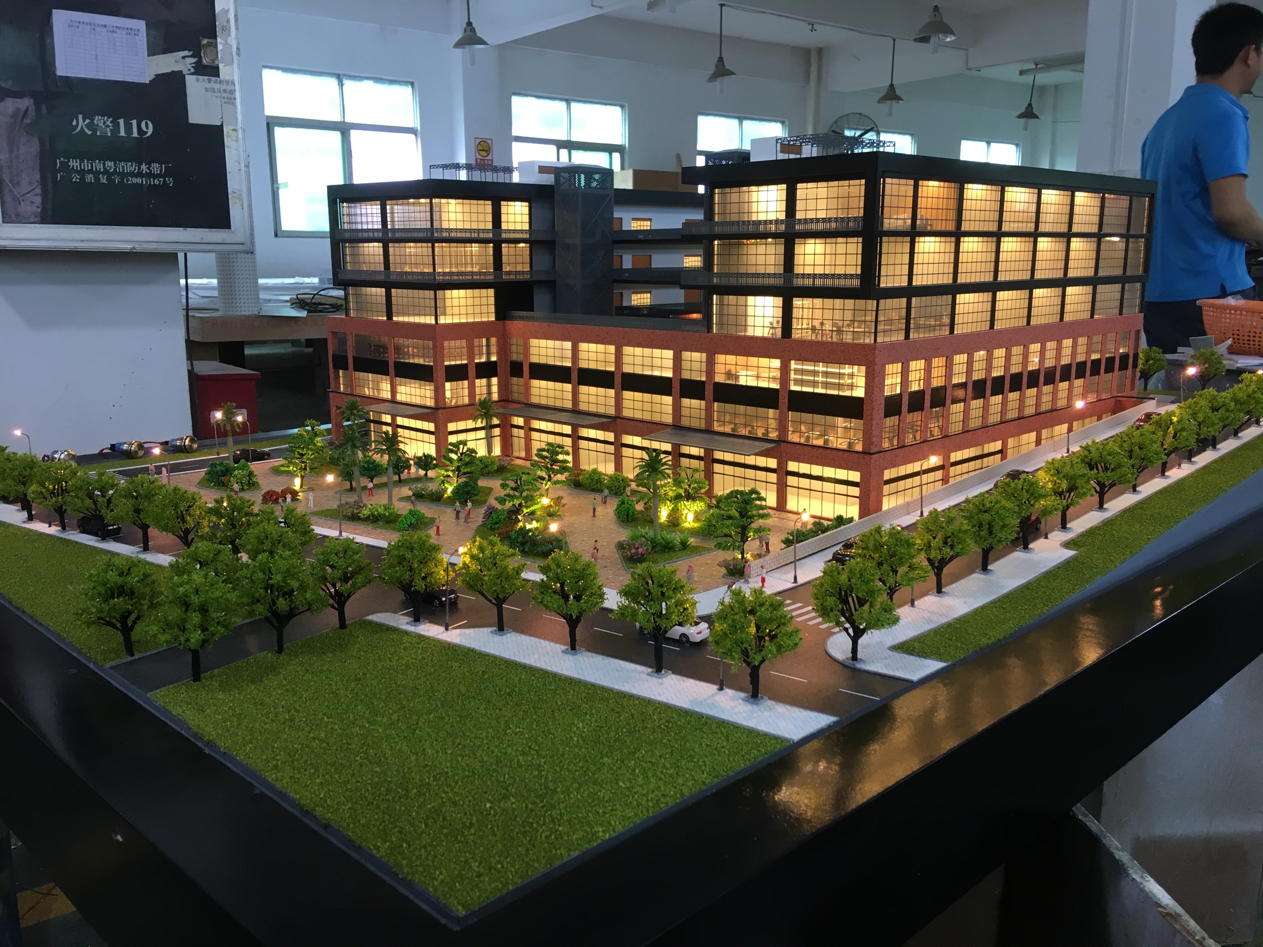 Displaying Use 3D Printed Building Models Handmade Artwork 2 * 1 . 8M