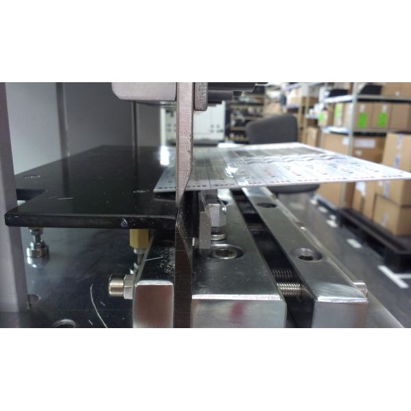330mm Aluminum Pneumatic Pcb Depaneling Machine with Straight Blade