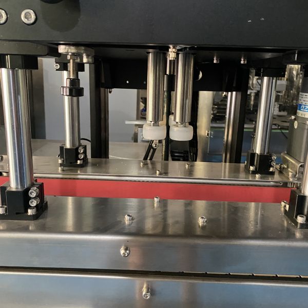 316L SUS Automatic High Speed Bottle Capping Machine Screw Cap Capper