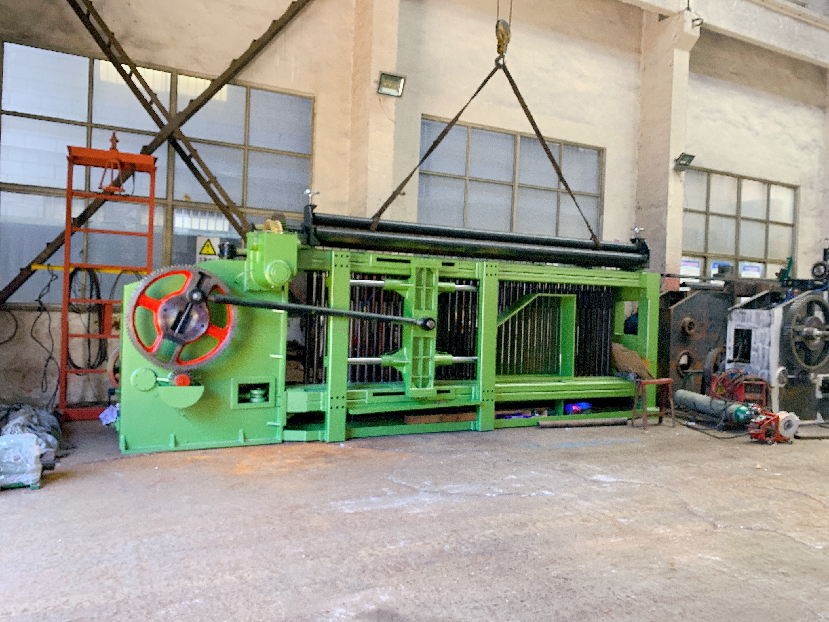 Customized 2000mm Width Hexagonal Mesh Machine Galvanized Gabion Wire Netting Machine