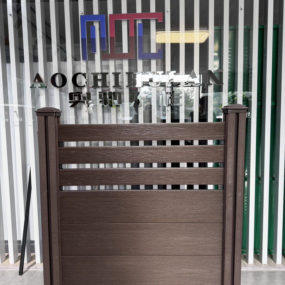 Wooden Color WPC Fence Panels / Brown Wpc Composite Fencing