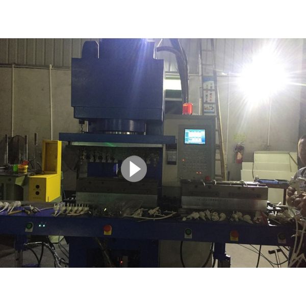 Hydraulic Double Slide Injection Molding Machine 85T 267 Cm3 Theoretical Shot Volume