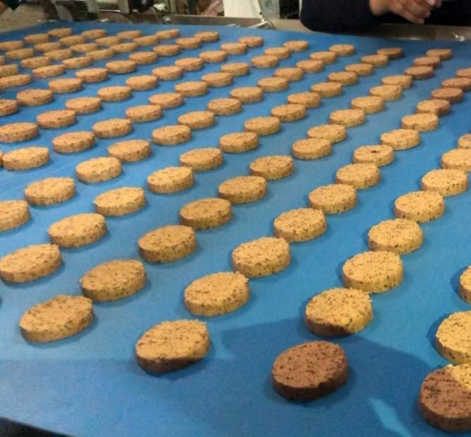 Automatic Small Biscuit Making Machine/Biscuit Making Production Line/Electric Mini Cookie Maker Snack Machines