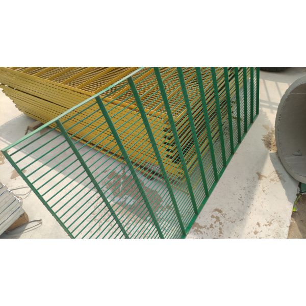Customized Metal Steel Wire Grating Fence For Chicken Dog