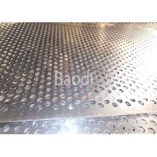 Galvanized Round Hole Staggered Screen 1mx2m Perforated Metal Mesh